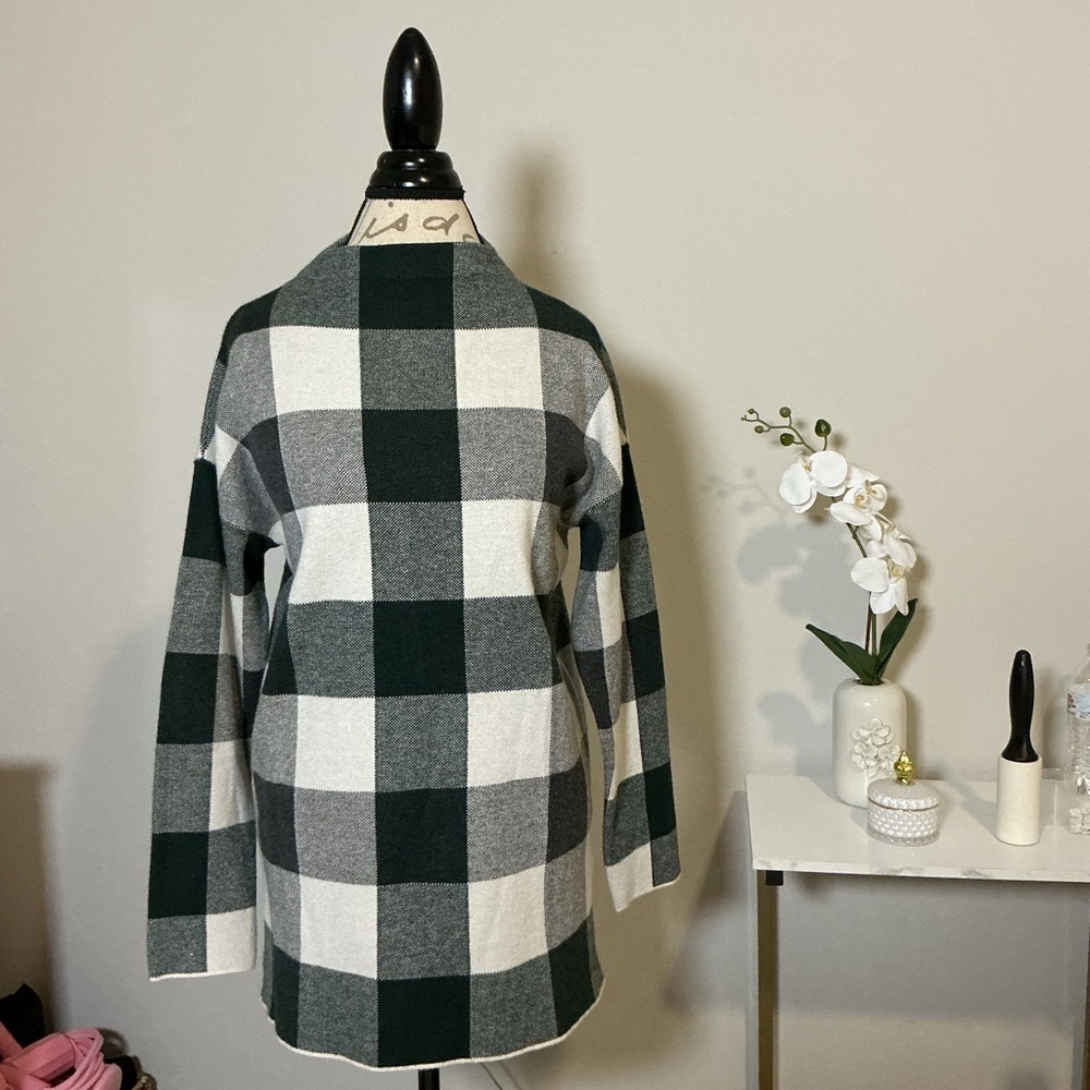 TAHARI Plaid Women's Sweater - Green and White - Picture 1 of 8